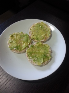 The Wannabe Herbivore: avocado and rice cakes